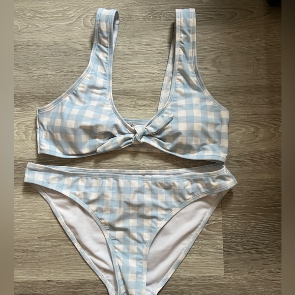 Bikini - Picture 1 of 1